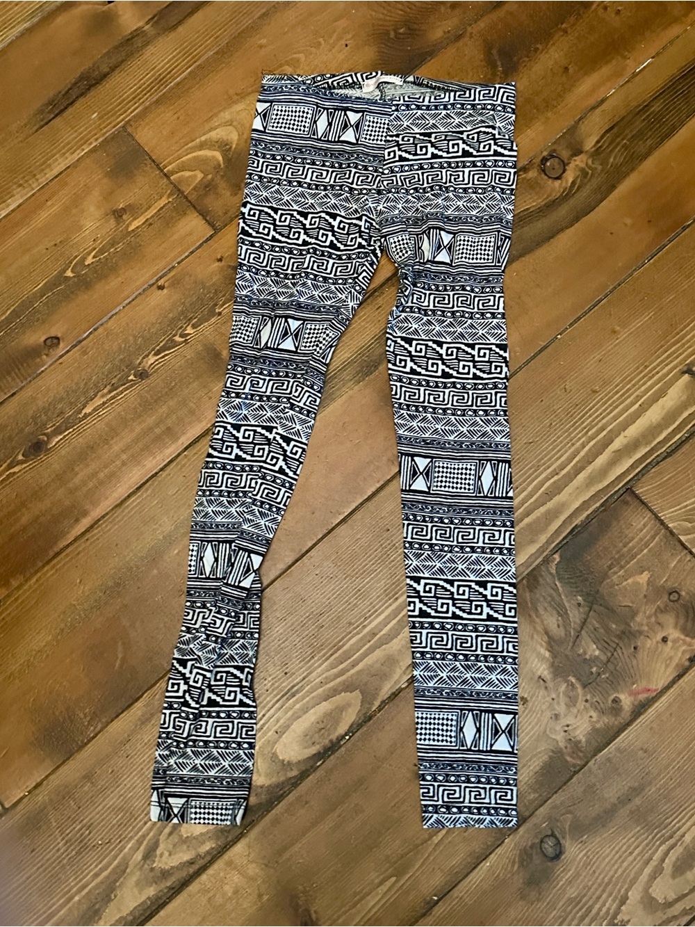 a'gaci Black and White Geometric Leggings